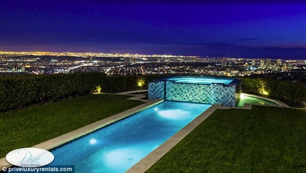 Снимка: Prive Luxury Rentals