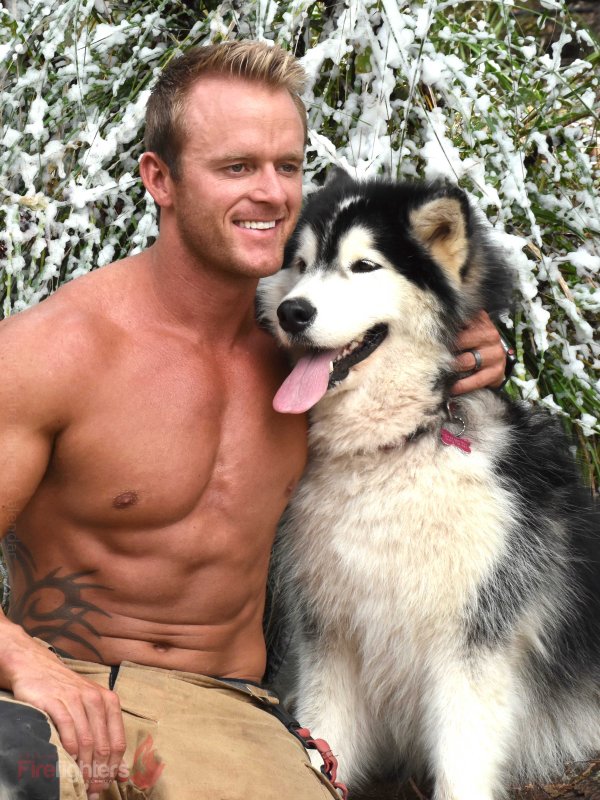 Снимка: @australianfirefighterscalendar.com
