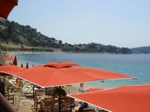 Снимка: Michelangelo_rdPlage des Marinieres, Villefranche-sur-Mer Този плаж се намира близо до Монако и е удобен за достъп, но точно това го прави претъпкан през лятото. Иначе обстановката тук е наистина прекрасна.  