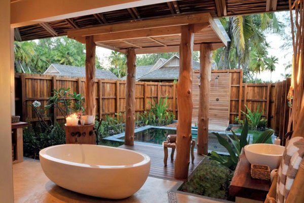 desroches-island.com