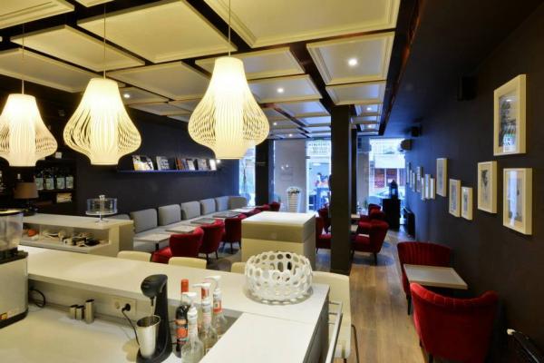 Снимка: To the moon and back Cocktail Bar 