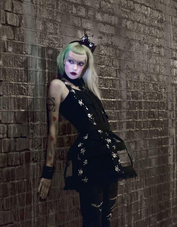 Снимка: Adora BatBrat (official)