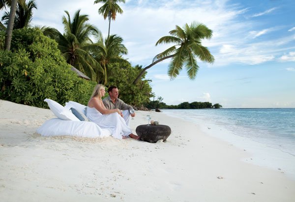 desroches-island.com