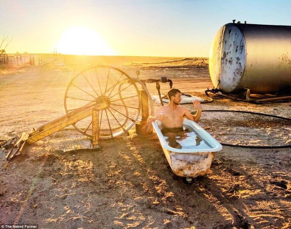 Снимка: Instagram/ The Naked Farmer