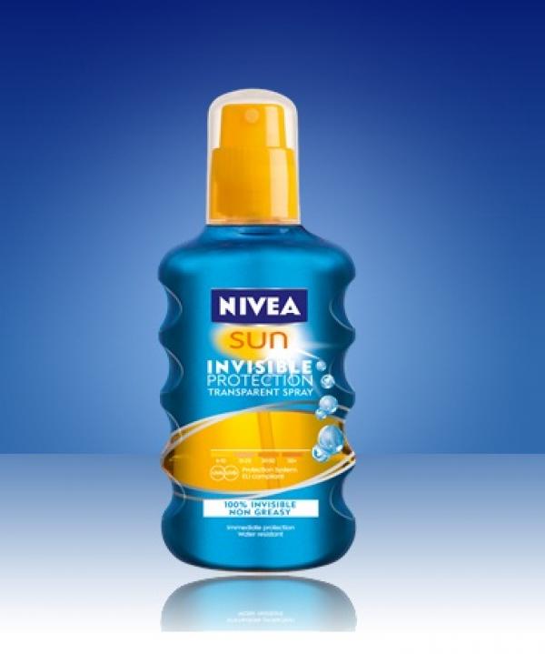 Invisible Protection от Nivea...Иновативната формула на спрея има немазна и прозрачна текстура, която осигурява незабавна и ефикасна защита. Абсорбира се бързо и съдържа ефикасна система от UVA/UVB филтри. NIVEA SUN INVISIBLE PROTECTION SPF 20 има прозрачна и немазна текстура, която осигурява незабавна и ефективна защита. Бързо се абсорбира и не оставя лепкави следи. Водоустойчив.