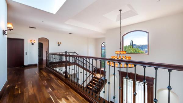 Снимка: belaircrestmansion.com