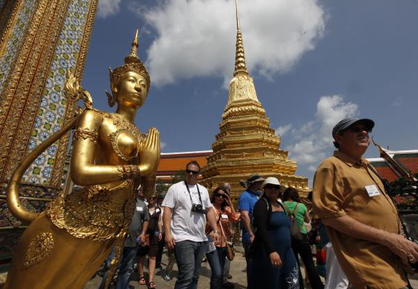 Снимка: Reuters, Bangkok, ThailandСпоред Световната Метеорологична Организация, Банкок е най-горещият град в света. Средната температура е 28°C. Горещината е непоносима най-вече през месеците март-май, когато наситеният със смог град се пържи на 34°C през деня в комбинация с 90% влажност на въздуха.