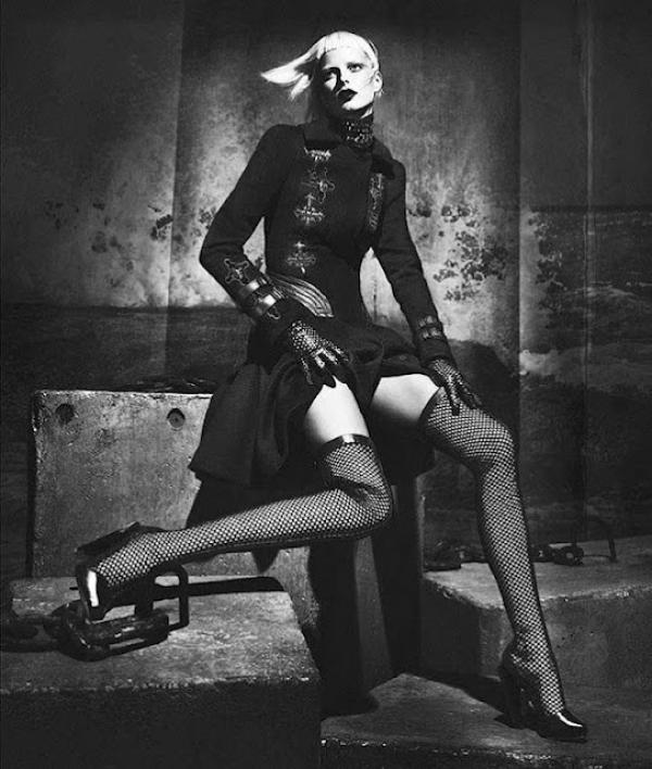 Снимка: Versace's Fall 2012 campaign