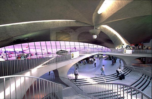 Снимка: thewondrous.com;Терминал TWA на летище "Джон Ф. Кенеди" в Ню Йорк (TWA Terminal, John F. Kennedy Airport, New York City)
