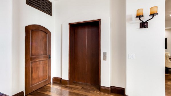 Снимка: belaircrestmansion.com