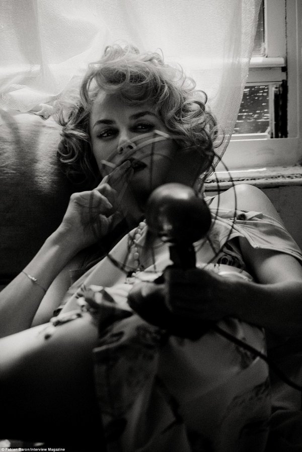Снимка;  Interview Magazine