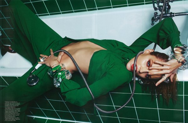 Снимка: сп. VOGUE