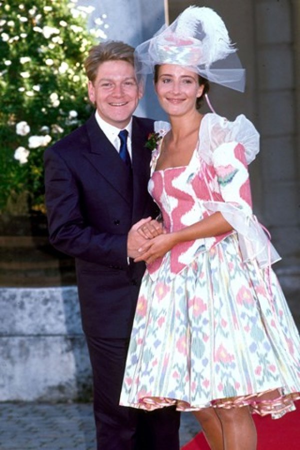 Актрисата Ема Томпсън се омъжва за режисьора Кенет Брана в бяло-розова рокля през 1993 година. Снимка: dailymail.co.uk