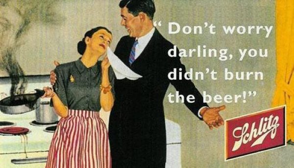 Не се притеснявай, скъпа, бирата не си я изгорила! Снимка: VintageAds