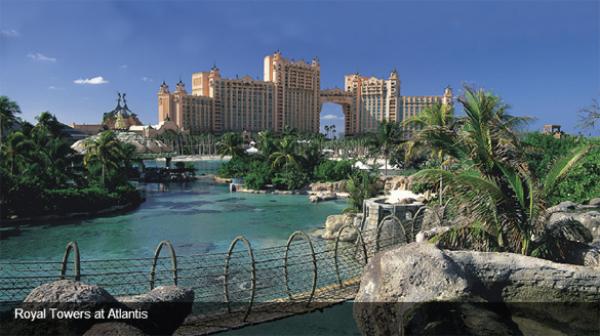 Atlantis Resort, Бахамските островиНе само че басейнът е с впечатляващ размер, но и той върви с водни пързалки и други атракции.Снимка: bootsnall.com