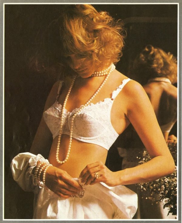 Снимка: рекламна кампания на Mikimoto pearls, Vogue 1972