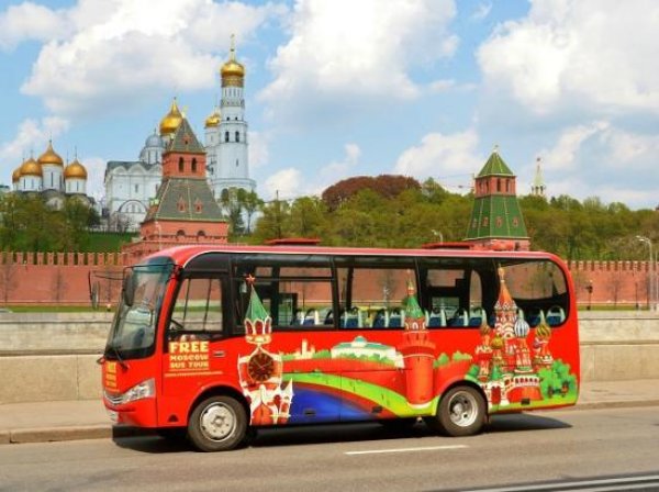 Снимка: raredelights.comМосква в РусияБижуто на Русия - Москва е фантастичен град във всяко едно отношение. Автобусните обиколки започват от парк "Победа" и тя ще ви отведат до  триумфалната арка, която празнува победата срещу Наполеон. Ще минете покрай хотел „Украйна“ и московския университета. Ще видите известния Червения площад, храм „Свети Василий Блажени“ и разбира се - Кремъл.