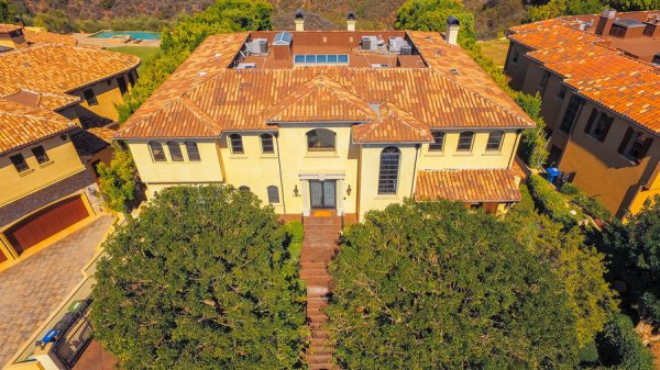 Снимка: belaircrestmansion.com