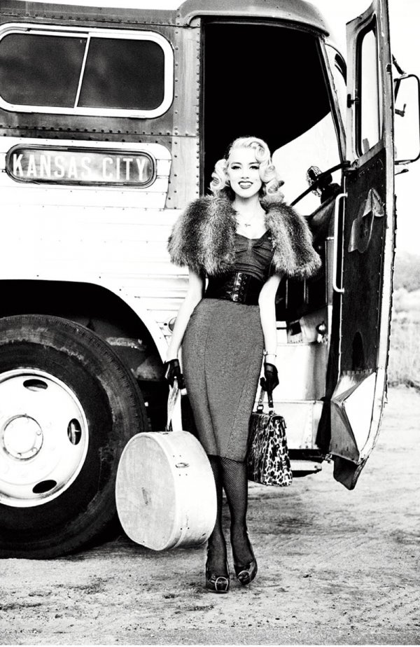 Снимка: Guess