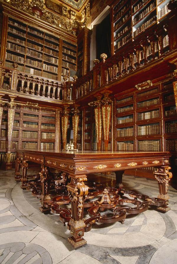 Снимка: ABOUTCENTROThe Joanina Library, University of Coimbra, Португалия
