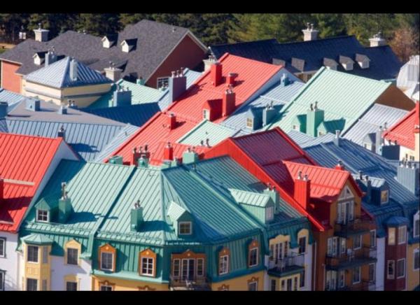 Снимка: Mont Tremblant, CanadaМон-Тремблан, КанадаОживеният град се намира на 80 мили северно от Монреал. Тук властват изключително суровата природа и истинският лукс. Често този курорт е в челните класации за топ място за каране на ски. Не само широките писти, правят впечатление, но и плеядата от богаташи и знаменитости, които прекарват почивките си тук.