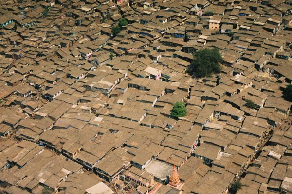 Снимка: bwillenДхарави - гетата в Мумбай, ИндияЕдин от най-сериозните проблеми в Дхарави е неуредената водоснабдителна и канализационна система, която става особено зле по време на дъждовните сезони и представлява сериозна здравна заплаха за обществеността.