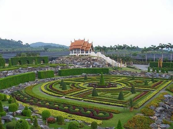 Суан Нонг Нууч – Тайланд (Suan Nong Nooch )Снимка: travellingboard.net