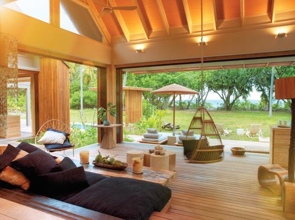 desroches-island.com