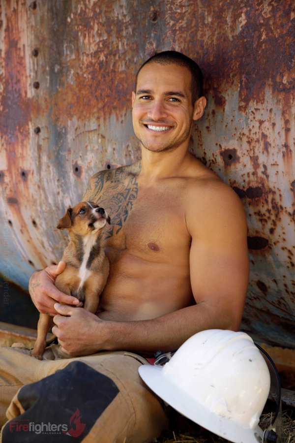Снимка: @australianfirefighterscalendar.com
