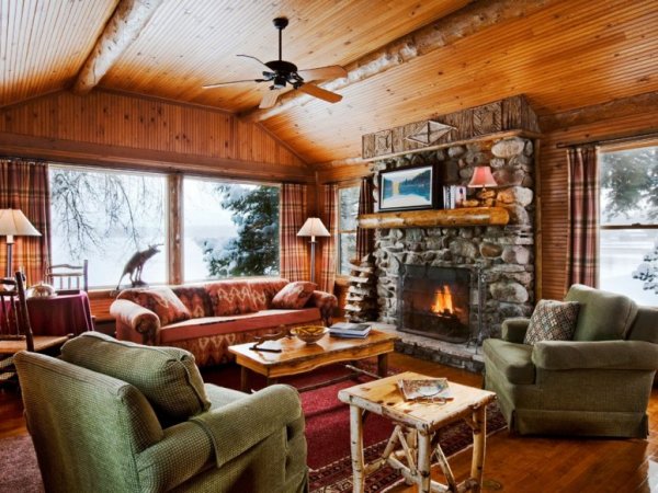 7. LAKE PLACID LODGE – Ню Йорк, САЩХотелска стая, която изключително много наподобява дизайна на една хижа – място, където определено ще почувствате очарованието на зимата.Снимка: LAKE PLACID LODGE