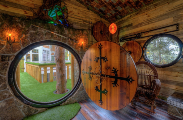 Снимка: Hobbit treehouse