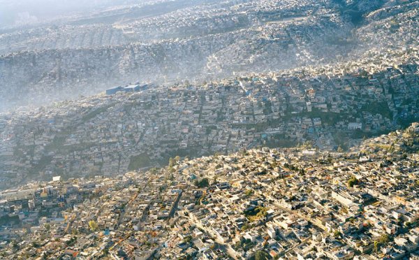 Пейзаж на Мексико сити – 20 милиона жителиСнимка: Overdevelopment, Overpopulation, Overshoott