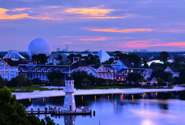 Снимка: Express MonorailЕпкот (Epcot), ФлоридаЕкспериментален прототип на утрешния ден е концептуален, утопичен град на бъдещето, проектиран лично от Уолт Дисни.