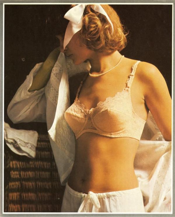 Снимка: рекламна кампания на Mikimoto pearls, Vogue 1972