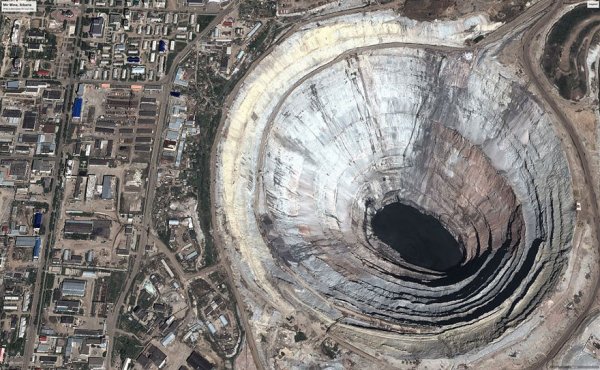 Тази гигантска дупка е най-голямата в света мина за диамантиСнимка: Overdevelopment, Overpopulation, Overshoot