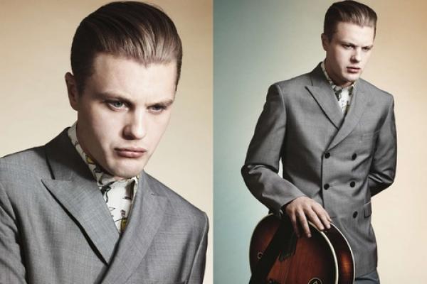 Майкъл Пит за Prada пролет-лято 2012 година, Снимка: Prada