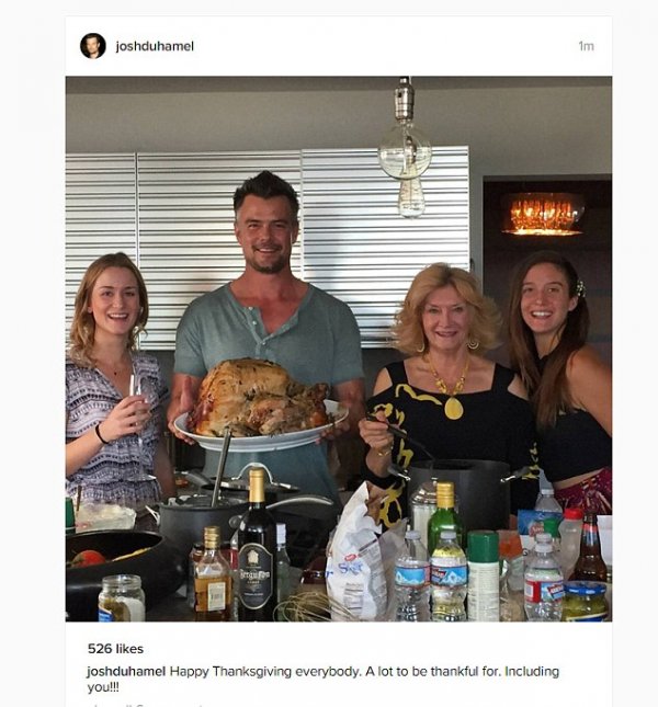 Джош Дюамел с роднини; Снимка: Instagram