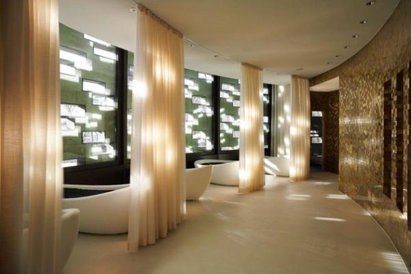 7. The Dolder Grand Spa – ШвейцарияОсновата на хотела е положена още през 1899 година. След четиригодишен ремонт, The Dolder Grand Spa дебютира, отваряйки врати преди няколко години. СПА-то в хотела е в японски стил. На фона на алпийските планини, гостите могат да се насладят на релаксиращи процедури.Снимка: travel.yahoo.com