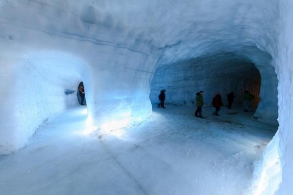 Снимка: Roman Gerasymenko/“Into the Glacier”