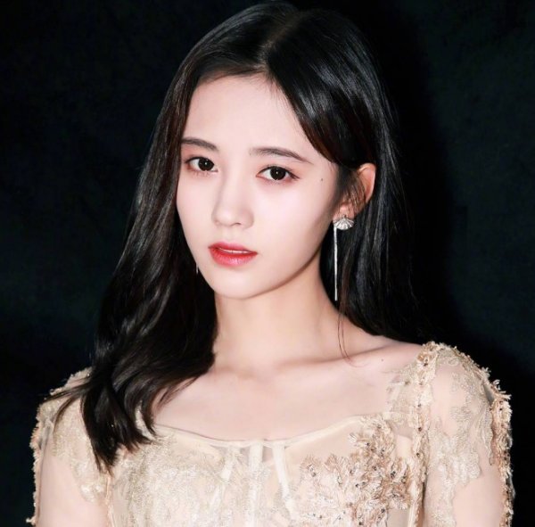 8. Ju Jingyi - китайска певица. Снимка: Instagram