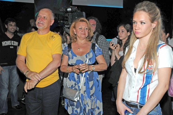 Промоция на дебютния албум на Лора "Недей да спиш". Семейство Караджови - Данчо, Марияна и Лора. Снимка: Булфото