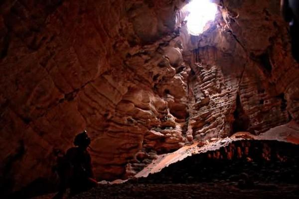 Пещерата "Меджлис Ал Джин" (Majlis al Jinn Cave) - Оман, Снимка: mediadump.com