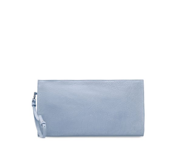 Клъч от кожа Zara, 149.90 лв.