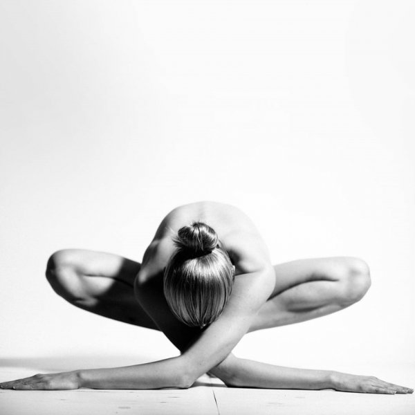 Снимка: Nude Yoga/Instagram