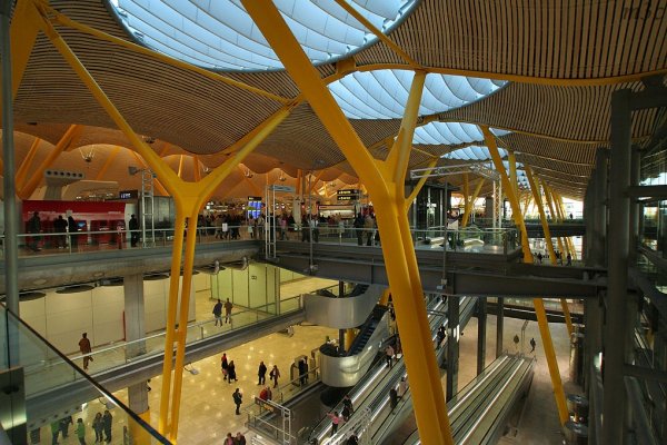Снимка: thewondrous.com;Терминал 4 на летище "Барахас" в Мадрид (Terminal 4, Barajas Airport, Madrid)