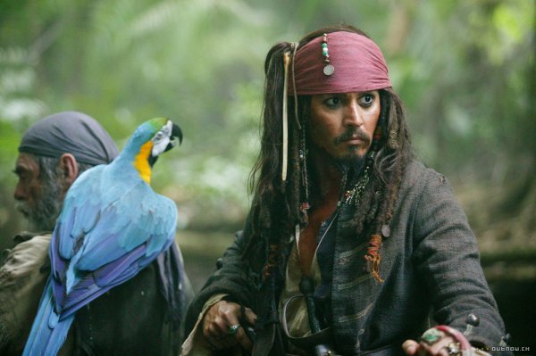 Джони в най-култовата си роля на капитан Джак Спароу в "Карибски пирати"; Снимка: outnow.ch