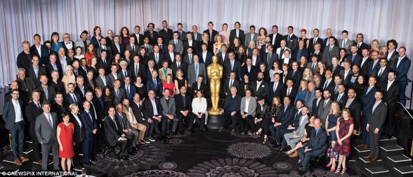 Те всички мечтаят за този "Оскар". Снимка: Newspix International, Daily Mail