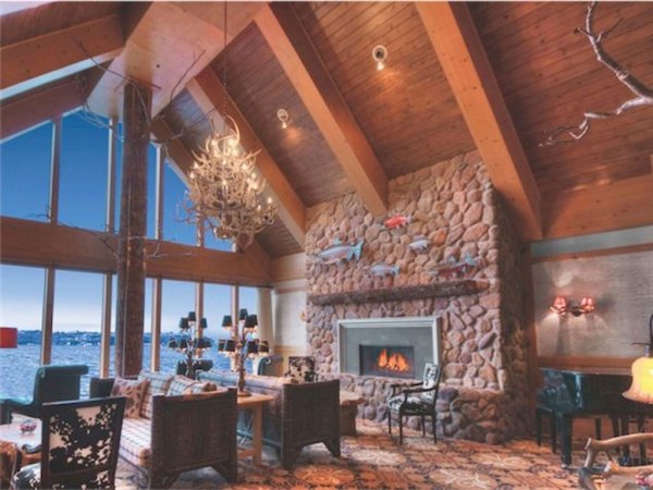 6. EDGEWATER HOTEL – Сиатъл, САЩНасладете се на усамотението с огромната хотелска стая с камина. Дървото и камъните преобладават в интериора, а изгледът към планините е просто невероятен.Снимка: EDGEWATER HOTEL