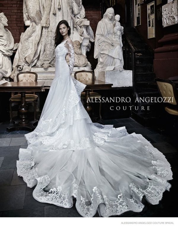 Снимка: Alessandro Angelozzi Couture