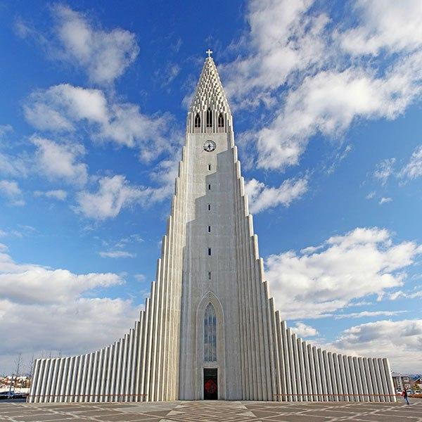 Църква в Рейкявик, Исландия; Снимка: architecturaldigest.com